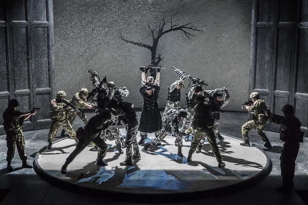 Photo Flash: First Look at All New Photos of Ian McKellen in KING LEAR Image