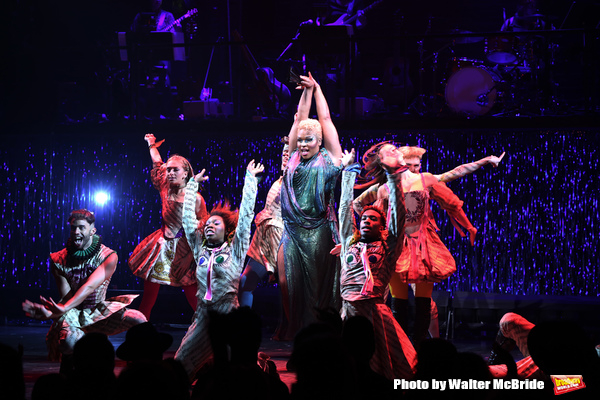 Photo Coverage: The Cast of HEAD OVER HEELS Takes Their Opening Night Bows Image