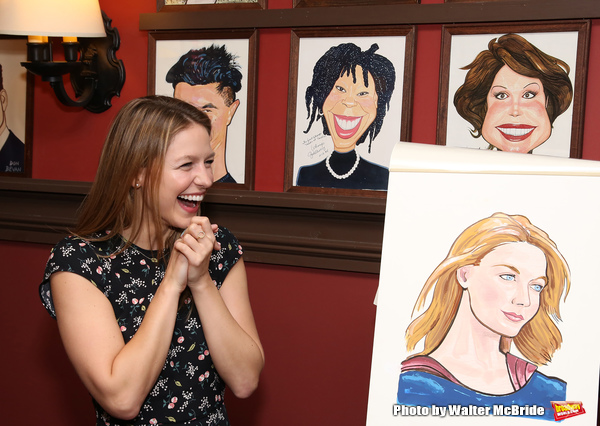 Photo Coverage: Supergirl Comes to Sardi's! Melissa Benoist Receives Her Portrait Image