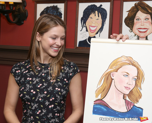Photo Coverage: Supergirl Comes to Sardi's! Melissa Benoist Receives Her Portrait Image