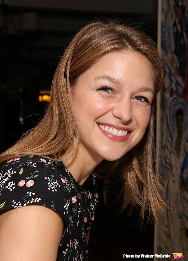 Photo Coverage: Supergirl Comes to Sardi's! Melissa Benoist Receives Her Portrait Image