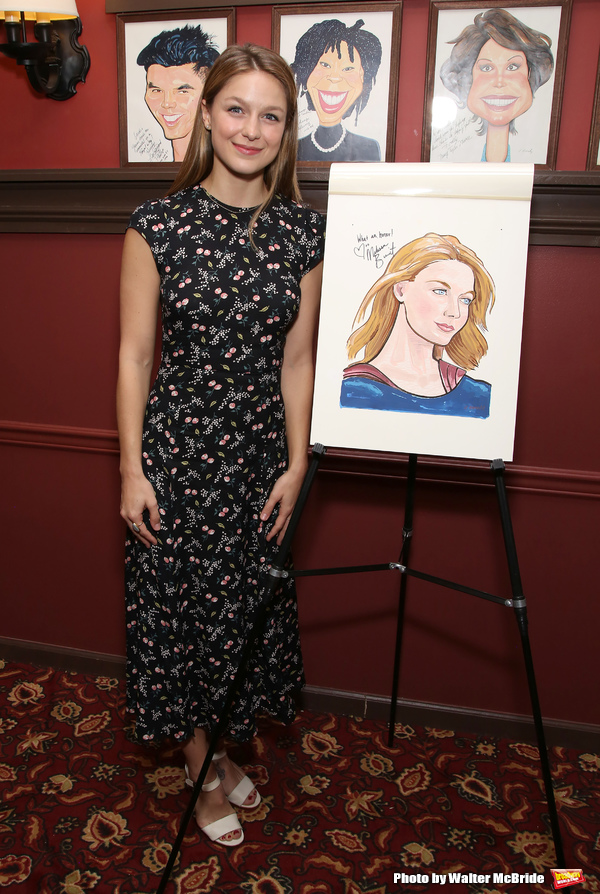 Photo Coverage: Supergirl Comes to Sardi's! Melissa Benoist Receives Her Portrait Image