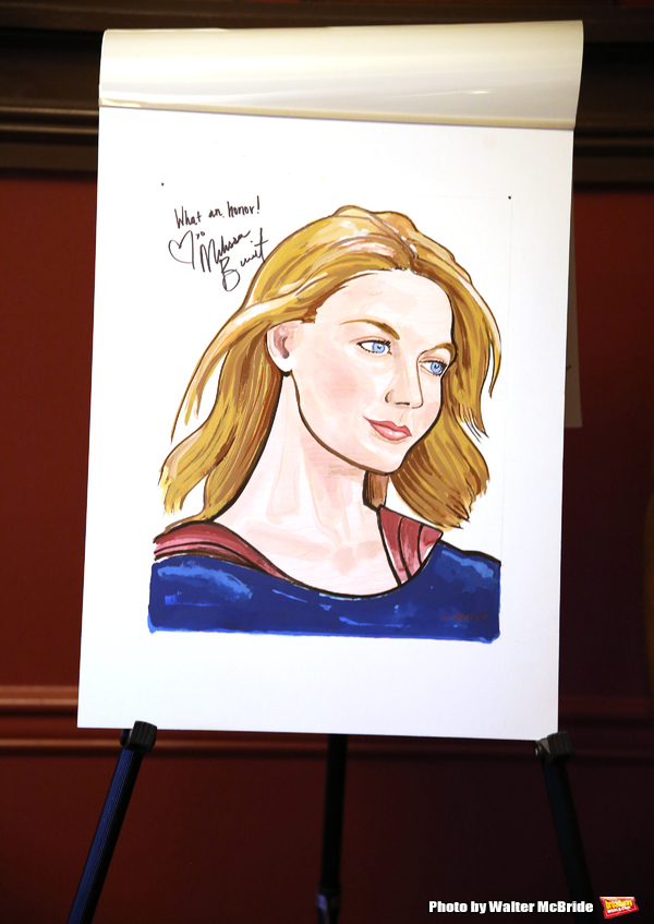 Photo Coverage: Supergirl Comes to Sardi's! Melissa Benoist Receives Her Portrait Image