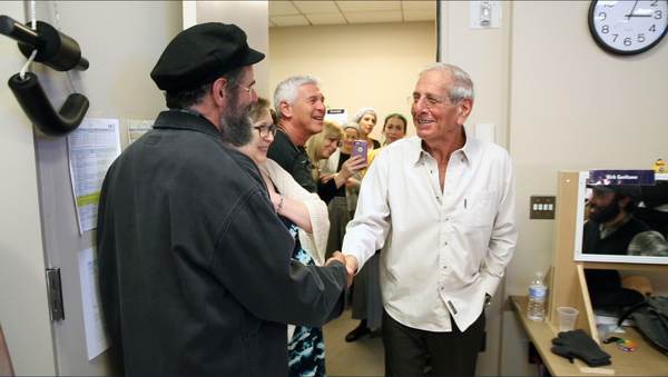 Photo Flash: Bernadette Peters, Mandy Patinkin, Bebe Neuwirth and More Attend Yiddish FIDDLER ON THE ROOF Image