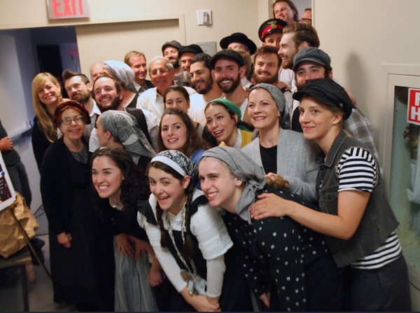 Photo Flash: Bernadette Peters, Mandy Patinkin, Bebe Neuwirth and More Attend Yiddish FIDDLER ON THE ROOF 