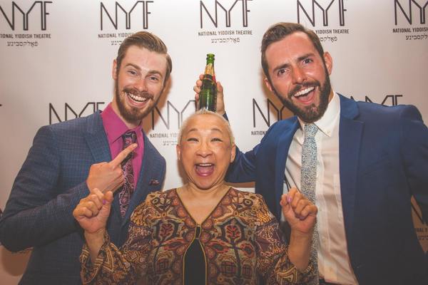 Photo Flash: Bernadette Peters, Mandy Patinkin, Bebe Neuwirth and More Attend Yiddish FIDDLER ON THE ROOF  Image