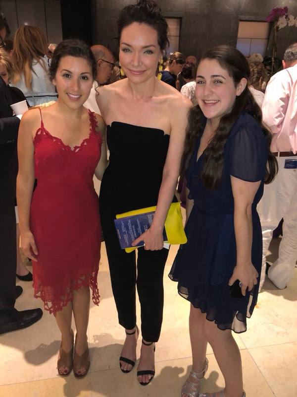 Photo Flash: Bernadette Peters, Mandy Patinkin, Bebe Neuwirth and More Attend Yiddish FIDDLER ON THE ROOF Image