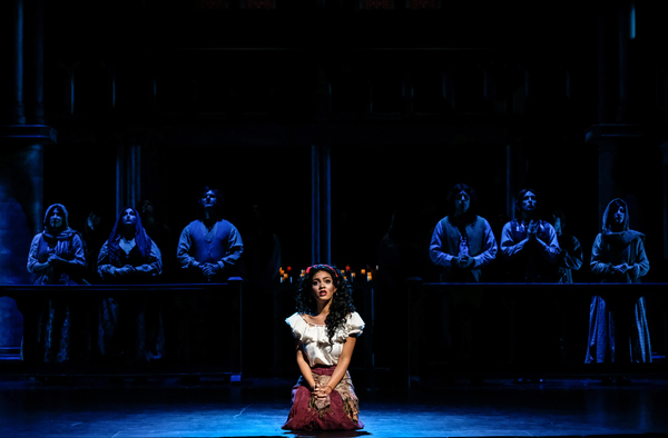 Janaya  Mahealani  Jones  (center)  as  Esmeralda. Photo