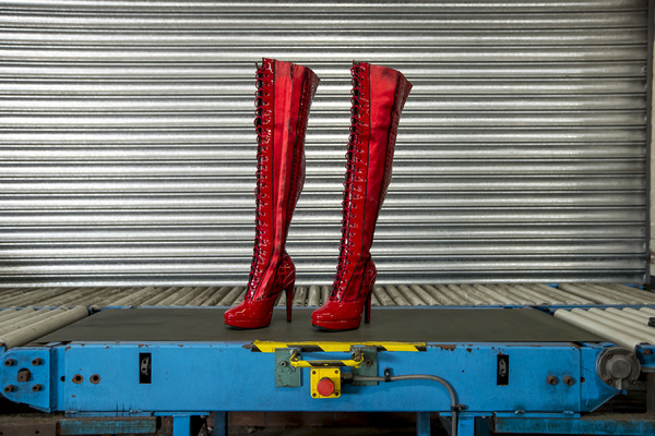 Photo Flash: The Famous KINKY BOOTS Themselves Strut Into Wolverhampton Ahead of October Opening Image