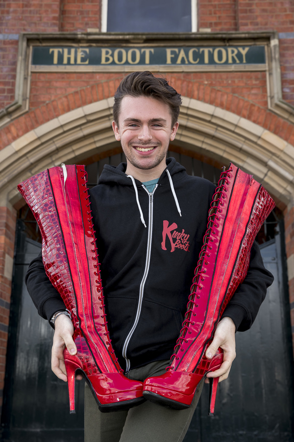 Photo Flash: The Famous KINKY BOOTS Themselves Strut Into Wolverhampton Ahead of October Opening Image