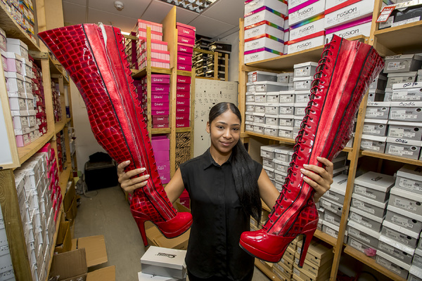 Photo Flash: The Famous KINKY BOOTS Themselves Strut Into Wolverhampton Ahead of October Opening Image