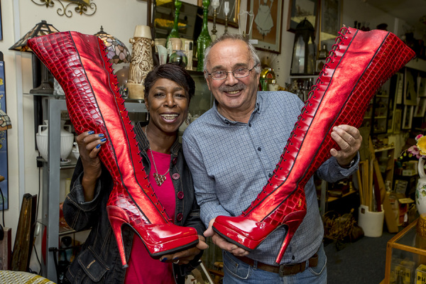 Photo Flash: The Famous KINKY BOOTS Themselves Strut Into Wolverhampton Ahead of October Opening Image