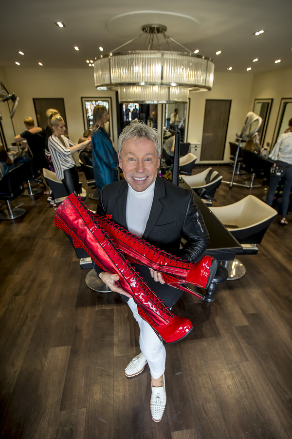 Photo Flash: The Famous KINKY BOOTS Themselves Strut Into Wolverhampton Ahead of October Opening Image