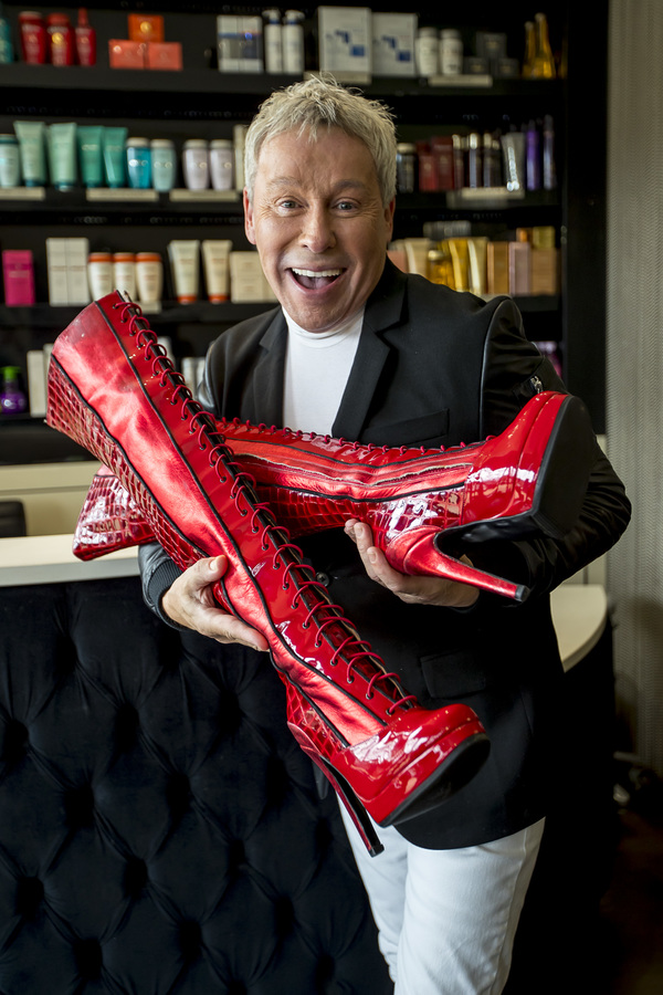 Photo Flash: The Famous KINKY BOOTS Themselves Strut Into Wolverhampton Ahead of October Opening Image