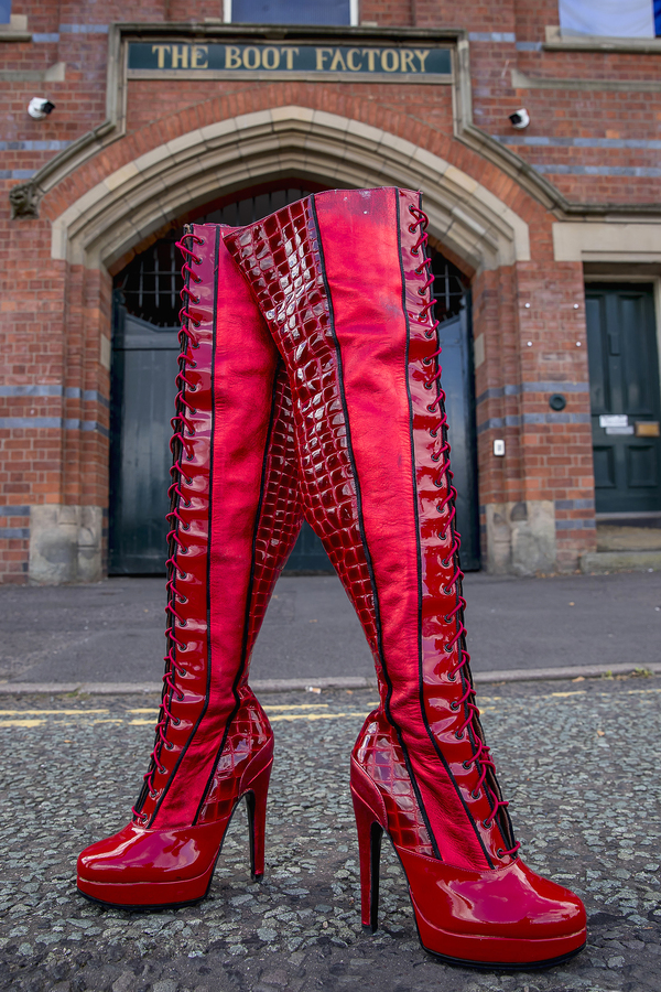 Photo Flash: The Famous KINKY BOOTS Themselves Strut Into Wolverhampton Ahead of October Opening Image