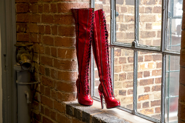 Photo Flash: The Famous KINKY BOOTS Themselves Strut Into Wolverhampton Ahead of October Opening Image