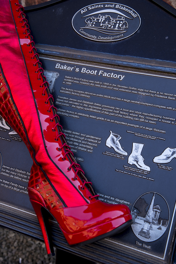 Photo Flash: The Famous KINKY BOOTS Themselves Strut Into Wolverhampton Ahead of October Opening Image