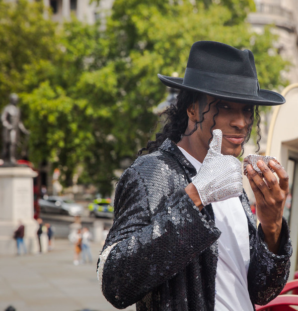 The Cast of THRILLER LIVE Celebrates Michael Jackson's Diamond Birthday Image