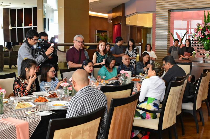 Video/Photo: WAITRESS Star Joanna Ampil Meets The Press Image