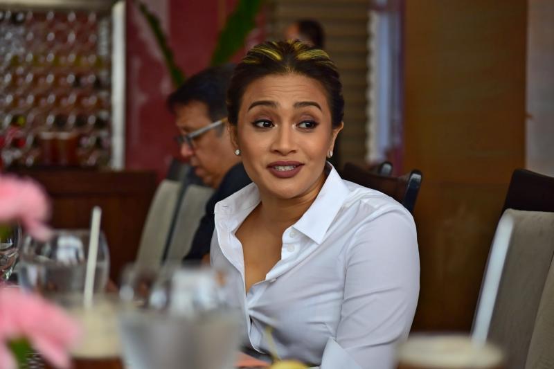 Video/Photo: WAITRESS Star Joanna Ampil Meets The Press Image