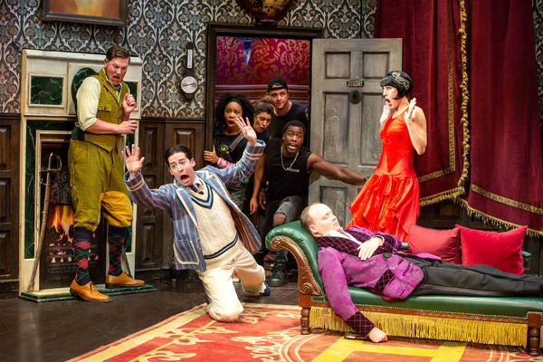 Photo Flash: Meet the Disastrous New Cast of THE PLAY THAT GOES WRONG Image