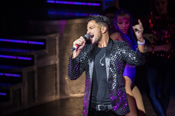 Photo Flash: Peter Andre Makes Guest Appearance at THRILLER LIVE's 4,000th Performance Image