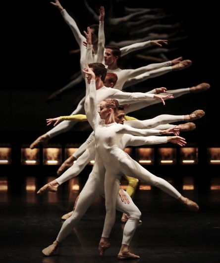 Review: FIFTEEN DANCERS AND CHANGEABLE TEMPO at Grand Théâtre Image