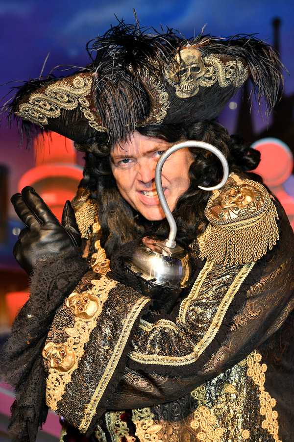 Photo Flash: Panto Stars Fly Into Birmingham To Launch PETER PAN Image
