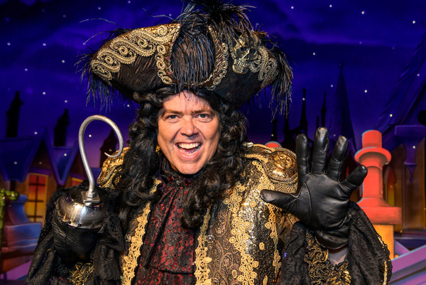 Photo Flash: Panto Stars Fly Into Birmingham To Launch PETER PAN Image
