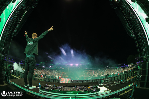 Photo Flash: Armin Van Buuren, DJ Snake, and More Perform at Ultra Beijing Image