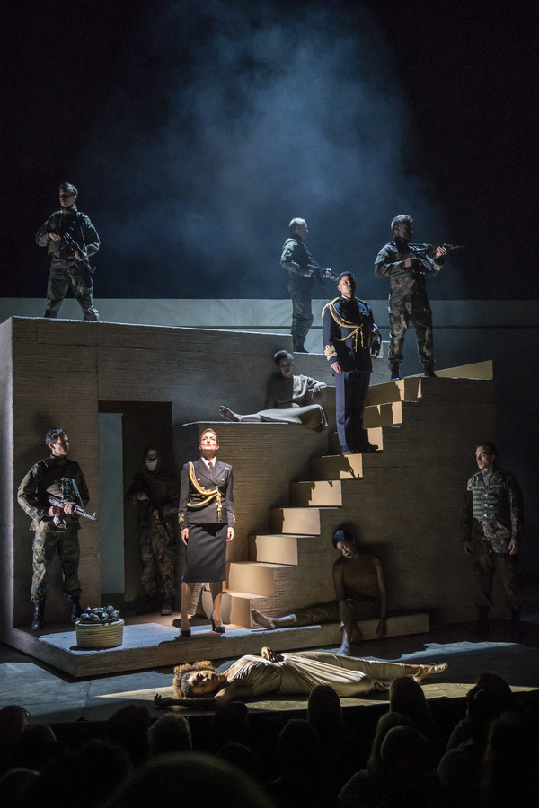 Photo Flash: First Look at Sophie Okonedo, Ralph Fiennes & Cast In ANTONY AND CLEOPATRA 