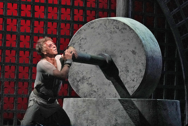 Photo Flash: Darko Tresnjak's SAMSON ET DALILA at The Met Image