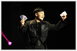 Review: THE ILLUSIONISTS at THE STARLIGHT THEATRE Image