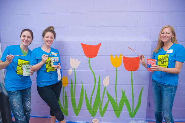 Photo Flash: Jessie Mueller, John Slattery & More Help Out Habitat for Humanity NYC at Broadway Builds 