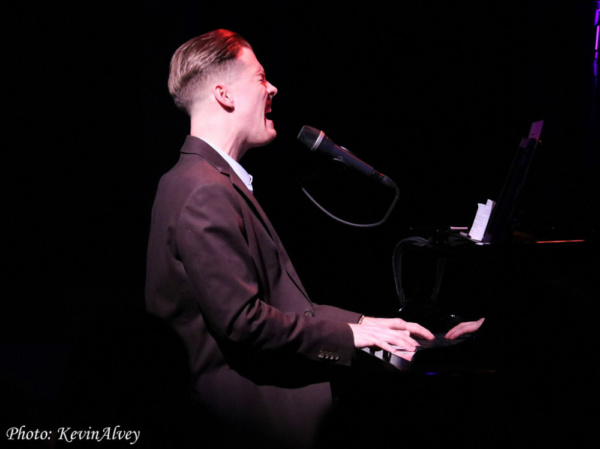 Photo Flash: Daniel LeClaire Comes to Birdland Theater Image