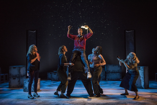 Photo Flash: First Look at Steppenwolf's THE CURIOUS INCIDENT OF THE DOG IN THE NIGHT-TIME Image