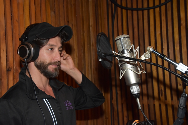 Exclusive Photo Coverage: ALADDIN Cast Proves Carols For A Cure is Auld You Need This Christmas! Image