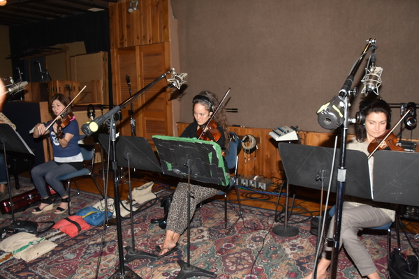 Exclusive Photo Coverage: FROZEN Cast Bundles Up for Carols For A Cure! Image