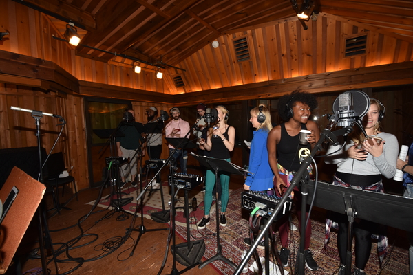 Exclusive Photo Coverage: FROZEN Cast Bundles Up for Carols For A Cure! Image