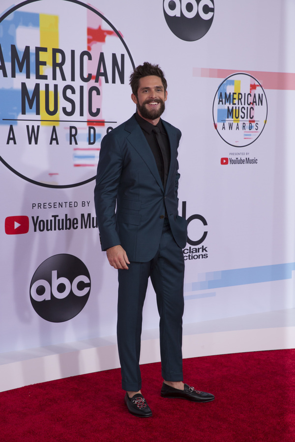 Photo Flash: The Stars Come Out for the AMERICAN MUSIC AWARDS Red Carpet 