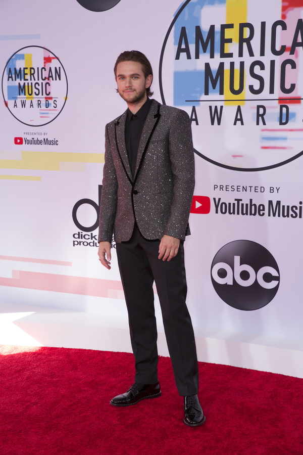 Photo Flash: The Stars Come Out for the AMERICAN MUSIC AWARDS Red Carpet Image