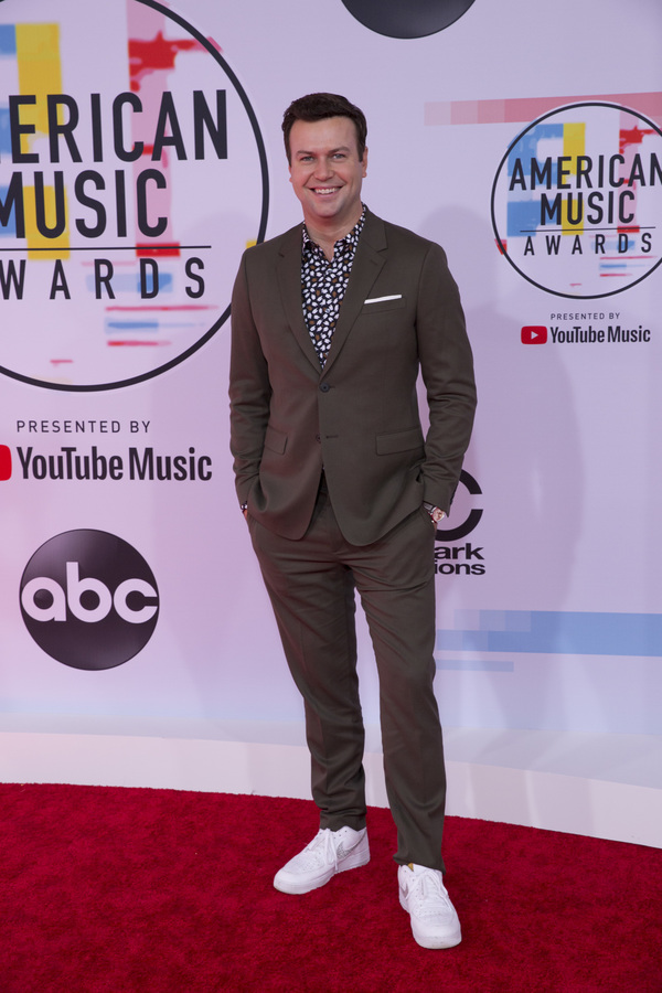 Photo Flash: The Stars Come Out for the AMERICAN MUSIC AWARDS Red Carpet Image