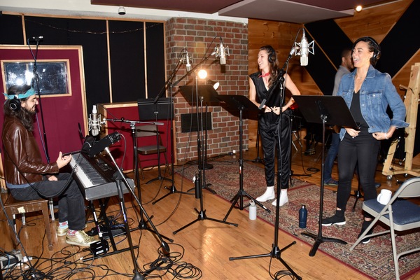 Exclusive Photo Coverage: CHICAGO Cast Gets Jazzy for Carols For A Cure! Image