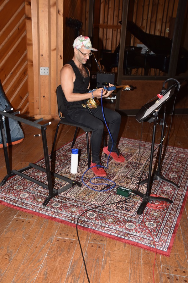 Exclusive Photo Coverage: HEAD OVER HEELS Cast Goes Head Over Holidays for Carols For A Cure! Image