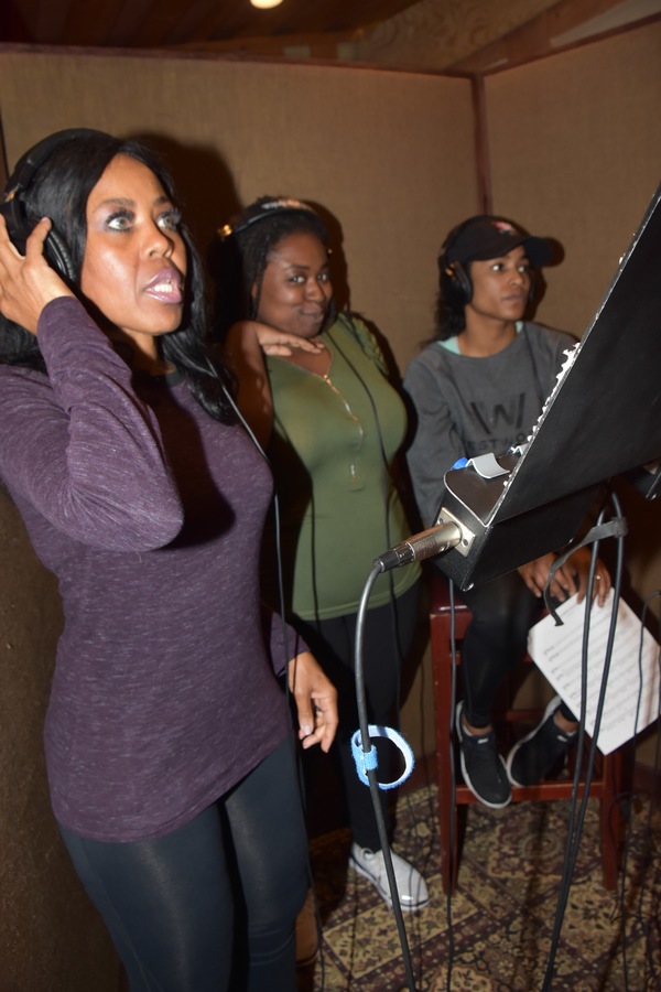 Exclusive Photo Coverage: HEAD OVER HEELS Cast Goes Head Over Holidays for Carols For A Cure! Image