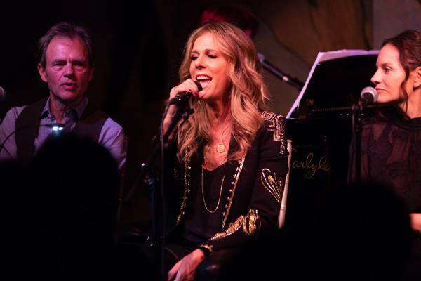 Photo Flash: Rita Wilson Croons at Cafe Carlyle 