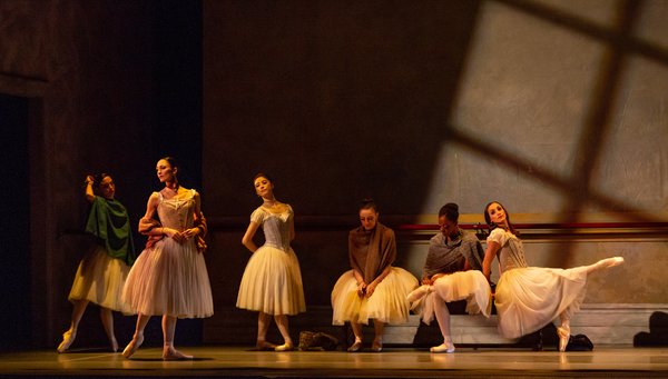 Photo Flash: First Look at Joffrey Ballet's SWAN LAKE Image