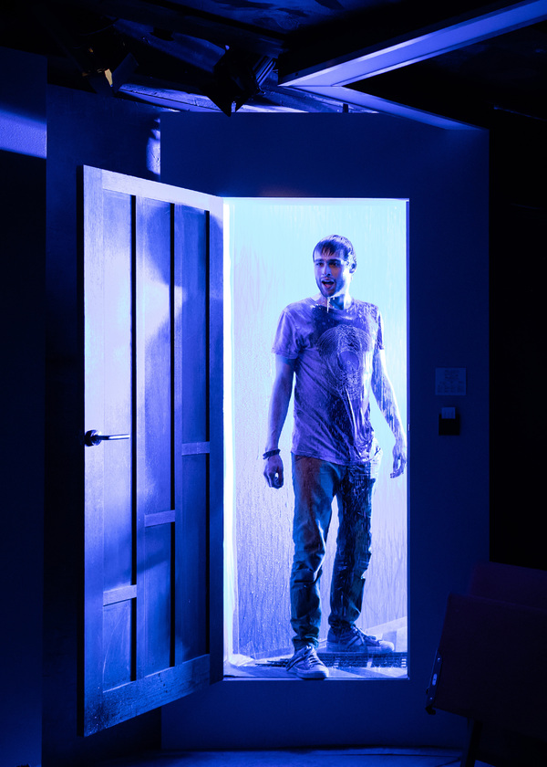 Photo Flash: First Look at A GUIDE FOR THE HOMESICK at Trafalgar Studios Image