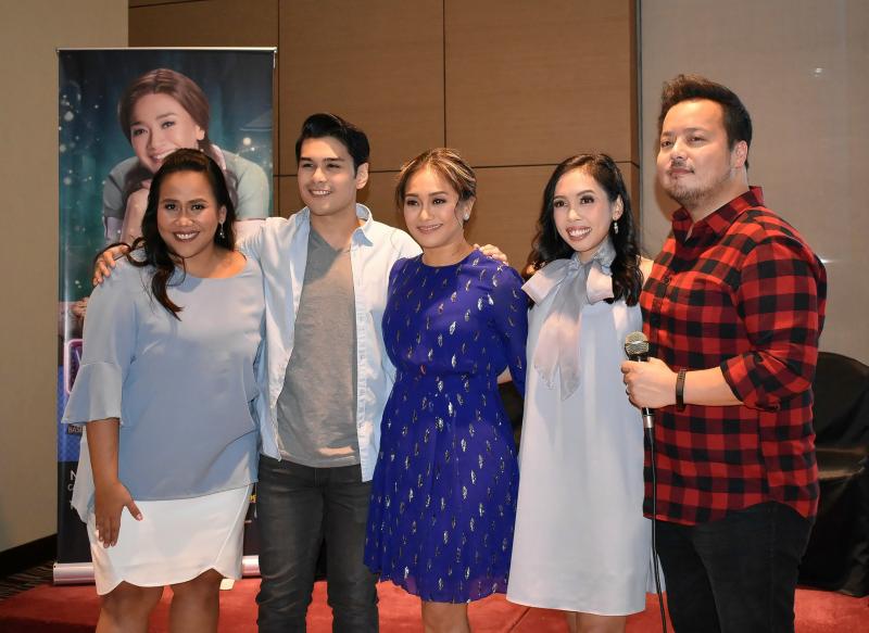 Photo Coverage: The International Premiere Cast of WAITRESS Meets The Press Image