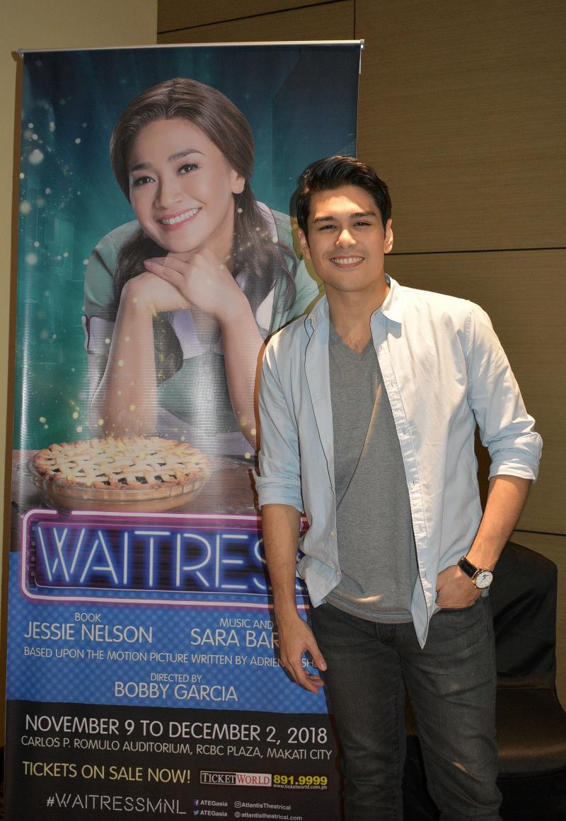 Photo Coverage: The International Premiere Cast of WAITRESS Meets The Press Image